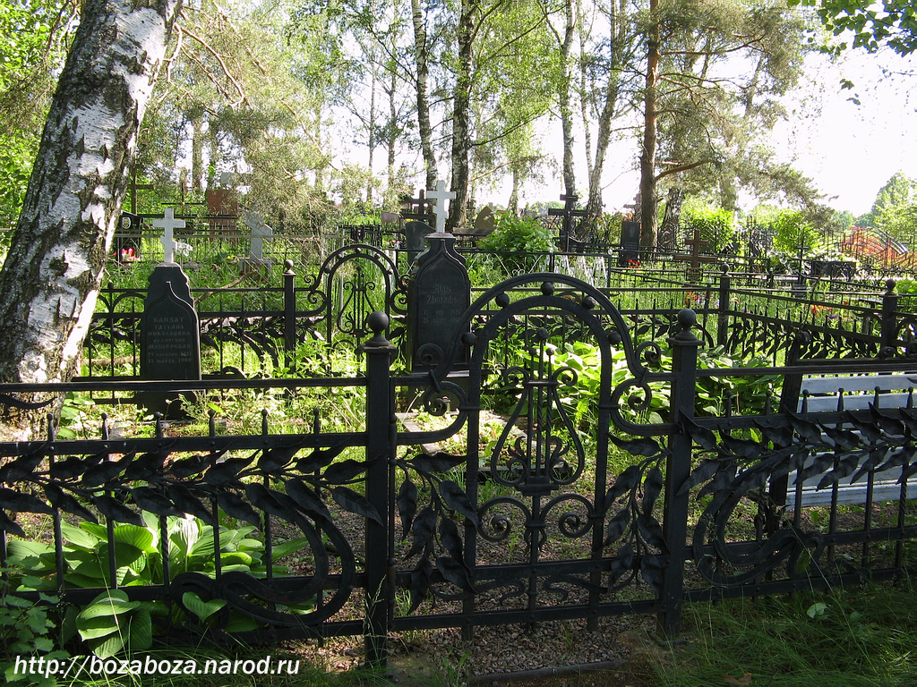 Общий вид могил Альгиса Жюрайтиса и Татьяны Николаевны Кандат (1911-1999). Фото С.Лепешкина 06.2010 г.